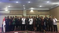 Foto: RAKOR NARKOBA KEPALA BNN Provinsi Bali, Brigjen Pol Drs. I Putu Gede Suastawa, foto bersama Kepala BNN Kota Denpasar, AKBP Hagnyono, dan peserta rakor pemberdayaan masyarakat antinarkoba di lingkungan masyarakat di Denpasar, Selasa (25/2/2020). Foto: RAKOR NARKOBA KEPALA BNN Provinsi Bali, Brigjen Pol Drs. I Putu Gede Suastawa, foto bersama Kepala BNN Kota Denpasar, AKBP Hagnyono, dan peserta rakor pemberdayaan masyarakat antinarkoba di lingkungan masyarakat di Denpasar, Selasa (25/2/2020).