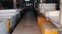 SUASANA pasar ikan Desa Adat Kedonganan yang telah tutup sementara. Foto: yuliantara SUASANA pasar ikan Desa Adat Kedonganan yang telah tutup sementara. Foto: yuliantara