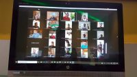 SEKDA Klungkung, Gede Putu Winastra dengan Bupati Klungkung, I Nyoman Suwirta dan Kepala OPD melakukan teleconference, Minggu (22/3/2020). Foto: baw SEKDA Klungkung, Gede Putu Winastra dengan Bupati Klungkung, I Nyoman Suwirta dan Kepala OPD melakukan teleconference, Minggu (22/3/2020). Foto: baw