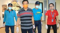 SEKDA Dewa Indra saat melakukan memimpin gerakan penyemprotan disinfektan di GWK. Foto: istimewa SEKDA Dewa Indra saat melakukan memimpin gerakan penyemprotan disinfektan di GWK. Foto: istimewa