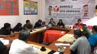 bawaslu BAWASLU Denpasar rapat membahas pelantikan pengawas kelurahan dan desa di Bawaslu Denpasar. Foto: Ist
