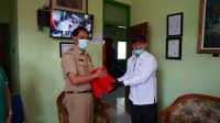 KETUA DPRD Karangasem, I Gede Dana menyumbangkan masker ke beberapa puskesmas di Karangasem, Senin (6/4/2020). Foto: nad KETUA DPRD Karangasem, I Gede Dana menyumbangkan masker ke beberapa puskesmas di Karangasem, Senin (6/4/2020). Foto: nad