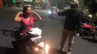 CAMAT Kutsel Ketut Gede Artha bersama Satgas Covid Kelurahan Benoa dan Satgas Gotong Royong Desa Bualu, Peminge dan Kampial saat melakukan kampanye pentingnya menggunakan masker. Foto: ist CAMAT Kutsel Ketut Gede Artha bersama Satgas Covid Kelurahan Benoa dan Satgas Gotong Royong Desa Bualu, Peminge dan Kampial saat melakukan kampanye pentingnya menggunakan masker. Foto: ist
