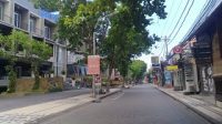 SUASANA kawasan pariwisata Kuta, Badungtampak lengang sejak terjadinya pandemic Covid-19 yang memaksa Pemda Badung melakukan penutupan objek wisata di wilayahnya. Foto: gay SUASANA kawasan pariwisata Kuta, Badungtampak lengang sejak terjadinya pandemic Covid-19 yang memaksa Pemda Badung melakukan penutupan objek wisata di wilayahnya. Foto: gay