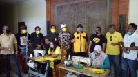 IMG20200415142724 PENGURUS DPD Partai Golkar Bali saat peluncuran produksi masker buatan sendiri dengan memberdayakan penjahit yang terdampak Corona, Rabu (15/4/2020). Foto: ambros