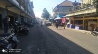 KONDISI Pasar Kidul pada Kamis (16/4/2020) tampak lenggang dari hari biasanya. Padahal pusat pasar di Bangli ini masih buka setiap hari. Foto: gia KONDISI Pasar Kidul pada Kamis (16/4/2020) tampak lenggang dari hari biasanya. Padahal pusat pasar di Bangli ini masih buka setiap hari. Foto: gia