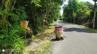 RUAS jalan Guliang Kangin yang menghubungkan Kabupaten Bangli-Gianyar, sejak lama jebol. Sayang, hingga kini jalan tersebut belum diperbaiki. Foto: gia RUAS jalan Guliang Kangin yang menghubungkan Kabupaten Bangli-Gianyar, sejak lama jebol. Sayang, hingga kini jalan tersebut belum diperbaiki. Foto: gia
