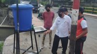 DESA Dauh Puri Kaja membangun tempat cuci tangan di areal kawasan tempat pembuangan sampah sementara di kawasan Lumintang Denpasar. Foto: ist DESA Dauh Puri Kaja membangun tempat cuci tangan di areal kawasan tempat pembuangan sampah sementara di kawasan Lumintang Denpasar. Foto: ist