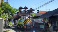 PENYEMPROTAN disinfektan massal yang dilaksanakan di Kelurahan Panjer, Denpasar Selatan, pada Jumat (4/10/2020). Foto: ist PENYEMPROTAN disinfektan massal yang dilaksanakan di Kelurahan Panjer, Denpasar Selatan, pada Jumat (4/10/2020). Foto: ist