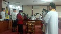 GUBERNUR Bali I Wayan Koster saat mengambil sumpah janji PNS Provinsi Bali yang dilakukan secara daring melalui video conference. Foto: alt GUBERNUR Bali I Wayan Koster saat mengambil sumpah janji PNS Provinsi Bali yang dilakukan secara daring melalui video conference. Foto: alt