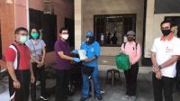PENYERAHAN bantuan beras kepada tenaga kerja sektor nonformal di Kota Denpasar oleh Pengurus Korpri Kota Denpasar, Jumat (17/4/2020). Foto: ist PENYERAHAN bantuan beras kepada tenaga kerja sektor nonformal di Kota Denpasar oleh Pengurus Korpri Kota Denpasar, Jumat (17/4/2020). Foto: ist