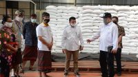 sugawa cek gudang Dolog SUGAWA Korry bersama Komisi II DPRD Bali saat memeriksa gudang Dolog, Kamis (30/4/2020). Foto: Ist