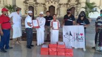 Suasana penyerahan sembako Pokli Pembangunan Gubernur Bali di Padangbai (Karangasem) dan Pura Goa Lawah (Klungkung) Suasana penyerahan sembako Pokli Pembangunan Gubernur Bali di Padangbai (Karangasem) dan Pura Goa Lawah (Klungkung)