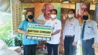 DIREKTUR Utama Bank BPD Bali, I Nyoman Sudharma, saat menyerahkan bantuan kepada Ketua Yayasan Panti Asuhan Destawan, Ketut Sutrisna. Foto: ist DIREKTUR Utama Bank BPD Bali, I Nyoman Sudharma, saat menyerahkan bantuan kepada Ketua Yayasan Panti Asuhan Destawan, Ketut Sutrisna. Foto: ist