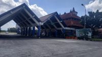 SUASANA Terminal Mengwi tanpak sepi. Satpol PP Kabupaten Badung memperketat pengawasan terhadap mobilas penduduk usai Hari Raya Idul Fitri. Foto: nas SUASANA Terminal Mengwi tanpak sepi. Satpol PP Kabupaten Badung memperketat pengawasan terhadap mobilas penduduk usai Hari Raya Idul Fitri. Foto: nas