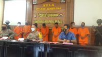 kapolres jembrana kasus suket palsu KAPOLRES Jembrana menunjukkan para tersangka komplotan penjual suket sehat palsu saat rilis di Polres Jembrana, Jumat (15/5/2020). Foto: manu