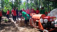 Foto: BUPATI GIANYAR SAMPAH BUPATI Gianyar meresmikan fasilitas pengelolaan material sampah dan TPS 3R di Banjar Belong, Desa Taro, Kecamatan Tegallalang. Foto: adi Foto: BUPATI GIANYAR SAMPAH BUPATI Gianyar meresmikan fasilitas pengelolaan material sampah dan TPS 3R di Banjar Belong, Desa Taro, Kecamatan Tegallalang. Foto: adi