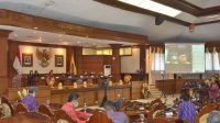 PHOTO-2020-05-29-13-00-10 ANGGOTA DPRD Bali hasil pemilu 2019 dalam rapat paripurna virtual bersama eksekutif, beberapa waktu lalu. Ada wacana masa jabatannya dipotong sampai 2022 untuk dapat menjalankan pemilu lokal serentak pada 2022. Foto: Ist