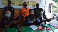 Foto : SAJAM BULELENG POLISI menunjukkan barang bukti berupa pedang yang digunakan pelaku mengancam korban. Foto: rik Foto : SAJAM BULELENG POLISI menunjukkan barang bukti berupa pedang yang digunakan pelaku mengancam korban. Foto: rik