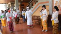 KETUA Gatriwara DPRD Provinsi Bali, Ningsih Wiryatama, memberi sambutan saat penyerahan bantuan kepada pekerja di lingkungan DPRD Provinsi Bali. Foto: ist KETUA Gatriwara DPRD Provinsi Bali, Ningsih Wiryatama, memberi sambutan saat penyerahan bantuan kepada pekerja di lingkungan DPRD Provinsi Bali. Foto: ist