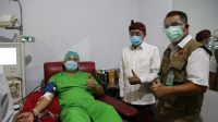 POSBALI/IST Donor plasma darah di Unit Transfusi Darah Provinsi Bali RSUP Sanglah, Kamis (16/7). POSBALI/IST Donor plasma darah di Unit Transfusi Darah Provinsi Bali RSUP Sanglah, Kamis (16/7).