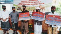 Foto: DISTAN PANGAN DINAS Pertanian dan Ketahanan Pangan Provinsi Bali, saat penyerahan klaim asuransi usaha pertanian dan peternakan. Foto: ist Foto: DISTAN PANGAN DINAS Pertanian dan Ketahanan Pangan Provinsi Bali, saat penyerahan klaim asuransi usaha pertanian dan peternakan. Foto: ist