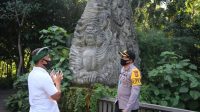 Foto : KAPOLRES GIANYAR KAPOLRES Gianyar, AKBP I Dewa Made Adnyana, mengunjungi objek wisata Monkey Forest, Ubud, dalam adaptasi kenormalan baru. Foto: ist Foto : KAPOLRES GIANYAR KAPOLRES Gianyar, AKBP I Dewa Made Adnyana, mengunjungi objek wisata Monkey Forest, Ubud, dalam adaptasi kenormalan baru. Foto: ist