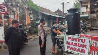 Foto: PERSONEL POLSEK BANGLI PERSONEL Polsek Bangli memberikan edukasi dan imbauan protokol kesehatan kepada masyarakat di Pasar Kidul Bangli pada Rabu (8/7). Foto: gia Foto: PERSONEL POLSEK BANGLI PERSONEL Polsek Bangli memberikan edukasi dan imbauan protokol kesehatan kepada masyarakat di Pasar Kidul Bangli pada Rabu (8/7). Foto: gia