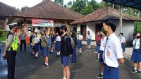 Foto: SATLANTAS POLRES BANGLI SATLANTAS Polres Bangli turun ke sekolah mengimbau siswa disiplin menerapkan protokol kesehatan. Foto: gia Foto: SATLANTAS POLRES BANGLI SATLANTAS Polres Bangli turun ke sekolah mengimbau siswa disiplin menerapkan protokol kesehatan. Foto: gia