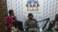 Foto: SOSIALISASI KASATLANTAS Polres Bangli, AKP I Ketut Sukadana, menyosialisasikan Operasi Patuh Agung 2020 lewat Radio Publik Kabupaten Bangli (RPKB), Kamis (16/7). Foto: ist Foto: SOSIALISASI KASATLANTAS Polres Bangli, AKP I Ketut Sukadana, menyosialisasikan Operasi Patuh Agung 2020 lewat Radio Publik Kabupaten Bangli (RPKB), Kamis (16/7). Foto: ist