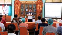 Foto : SUWIRTA RSUD KLUNGKUNG BUPATI Suwirta memberikan pengarahan kepada tenaga kesehatan dan pegawai RSUD Klungkung di Aula RSUD Klungkung, Sabtu, (18/7) lalu. Foto: baw Foto : SUWIRTA RSUD KLUNGKUNG BUPATI Suwirta memberikan pengarahan kepada tenaga kesehatan dan pegawai RSUD Klungkung di Aula RSUD Klungkung, Sabtu, (18/7) lalu. Foto: baw