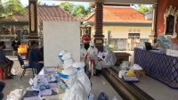 Foto: tes cepat abianbase SUASANA pengambilan sampel tes cepat Covid-19 di Desa Adat Abianbase, Mengwi, Badung, Selasa (7/7). Foto: ist Foto: tes cepat abianbase SUASANA pengambilan sampel tes cepat Covid-19 di Desa Adat Abianbase, Mengwi, Badung, Selasa (7/7). Foto: ist