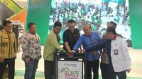 Foto : BANK NTB SYARIAH DIRUT PT Bank NTB Syariah, Kukuh Raharjo (dua kiri); didampingi Gubernur NTB, Zulkieflimansyah, dan Kepala OJK Mataram saat peluncuran produk Bank NTB Syariah, beberapa waktu lalu. Foto: rul Foto : BANK NTB SYARIAH DIRUT PT Bank NTB Syariah, Kukuh Raharjo (dua kiri); didampingi Gubernur NTB, Zulkieflimansyah, dan Kepala OJK Mataram saat peluncuran produk Bank NTB Syariah, beberapa waktu lalu. Foto: rul