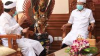 Foto: KOSTER KPU GUBERNUR Koster saat menerima audiensi Ketua dan Komisioner KPU Provinsi Bali di Kantor Gubernur Bali di Denpasar, Kamis (13/8). Foto: ist Foto: KOSTER KPU GUBERNUR Koster saat menerima audiensi Ketua dan Komisioner KPU Provinsi Bali di Kantor Gubernur Bali di Denpasar, Kamis (13/8). Foto: ist