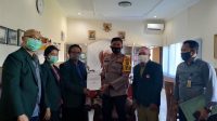 Foto: POLRES BANGLI PENYERAHAN surat dukungan Ketua IDI Cabang Bangli, dr. I Dewa Gede Oka Darsana kepada Kapolres Bangli, Senin (24/8). Foto: gia Foto: POLRES BANGLI PENYERAHAN surat dukungan Ketua IDI Cabang Bangli, dr. I Dewa Gede Oka Darsana kepada Kapolres Bangli, Senin (24/8). Foto: gia