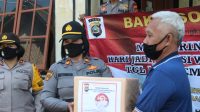 Foto : POLWAN POLRES KLUNGKUNG POLWAN Polres Klungkung memberikan sembako kepada lansia, Senin (10/8). Foto: baw Foto : POLWAN POLRES KLUNGKUNG POLWAN Polres Klungkung memberikan sembako kepada lansia, Senin (10/8). Foto: baw