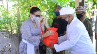 Putri-Koster-bantuan-sembako-buleleng