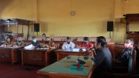 Foto: RAPAT KOMISI II KOMISI II DPRD Bangli rapat kerja dengan Dinas Sosial (Dinsos) Kabupaten Bangli, Senin (10/8). Foto: gia Foto: RAPAT KOMISI II KOMISI II DPRD Bangli rapat kerja dengan Dinas Sosial (Dinsos) Kabupaten Bangli, Senin (10/8). Foto: gia