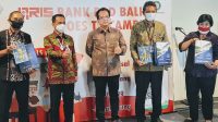 Foto: UNDIKNAS BPD DIREKTUR Utama Bank BPD Bali, I Nyoman Sudharma, (kedua kanan) hadir bersama Rektor Undiknas, Dr. Nyoman Sri Subawa (tengah) saat peluncuran QRIS, Selasa (25/8). Foto: ist Foto: UNDIKNAS BPD DIREKTUR Utama Bank BPD Bali, I Nyoman Sudharma, (kedua kanan) hadir bersama Rektor Undiknas, Dr. Nyoman Sri Subawa (tengah) saat peluncuran QRIS, Selasa (25/8). Foto: ist