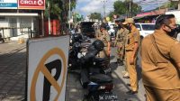 PETUGAS Tramtib dan Satpol PP BKO Kutsel saat menertibkan pelangaran parkir. Foto: ist PETUGAS Tramtib dan Satpol PP BKO Kutsel saat menertibkan pelangaran parkir. Foto: ist