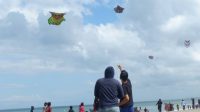 Foto: Ratusan Layangan se-Bali dan Kompetisi Surfing Meriahkan Pantai Kuta saat Hut RI Foto: Ratusan Layangan se-Bali dan Kompetisi Surfing Meriahkan Pantai Kuta saat Hut RI