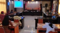 Foto: prokes KPU KPU Tabanan menggelar Rakor Pengamanan Pendaftaran Paslon Bupati dan Wakil Bupati Tabanan 2020, Kamis (27/8). Foto: ist Foto: prokes KPU KPU Tabanan menggelar Rakor Pengamanan Pendaftaran Paslon Bupati dan Wakil Bupati Tabanan 2020, Kamis (27/8). Foto: ist