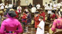 ANGGOTA DPRD Bali menggunakan masker dalam sebuah Rapat Paripurna. Foto: ist ANGGOTA DPRD Bali menggunakan masker dalam sebuah Rapat Paripurna. Foto: ist