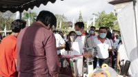 Foto: 02381 Badung Pasar Murah WABUP Suiasa saat mengunjungi Pasar Gotong Royong Krama Bali yang dilaksanakan untuk ketiga kalinya di Puspem Badung, Jumat (11/9). Foto: ist Foto: 02381 Badung Pasar Murah WABUP Suiasa saat mengunjungi Pasar Gotong Royong Krama Bali yang dilaksanakan untuk ketiga kalinya di Puspem Badung, Jumat (11/9). Foto: ist