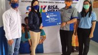Foto: PULSA XL KEPALA SMK TI Bali Global Badung, I Made Indra Aribawa menerima bantuan 500 paket internet gratis untuk siswa dari PT XL Axiata Tbk (XL Axiata), belum lama ini. Foto: ist Foto: PULSA XL KEPALA SMK TI Bali Global Badung, I Made Indra Aribawa menerima bantuan 500 paket internet gratis untuk siswa dari PT XL Axiata Tbk (XL Axiata), belum lama ini. Foto: ist