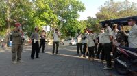 KABID Trantib, Kusuma Edi, memberikan pengarahan kepada personelnya. Foto: alt KABID Trantib, Kusuma Edi, memberikan pengarahan kepada personelnya. Foto: alt