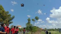 CALON Wakil Wali Kota Denpasar, I Kadek Agus Arya Wibawa, membuka lomba layang-layang celepuk STT Yowana Dharma, Banjar Eka Dharma, Sumerta Kauh, Denpasar, Sabtu (12/9). Foto: alt CALON Wakil Wali Kota Denpasar, I Kadek Agus Arya Wibawa, membuka lomba layang-layang celepuk STT Yowana Dharma, Banjar Eka Dharma, Sumerta Kauh, Denpasar, Sabtu (12/9). Foto: alt