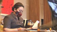 BUPATI Tabanan Ni Putu Eka Wiryastuti dalam sidang secara virtual Paripurna DPRD Tabanan, Selasa (29/9/2020). Foto: gap BUPATI Tabanan Ni Putu Eka Wiryastuti dalam sidang secara virtual Paripurna DPRD Tabanan, Selasa (29/9/2020). Foto: gap