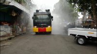 KENDARAAN taktis water canon Polres Bangli melakukan penyemprotan disinfektan di Pasar Kidul, Senin (21/9/) pagi. Foto: gia KENDARAAN taktis water canon Polres Bangli melakukan penyemprotan disinfektan di Pasar Kidul, Senin (21/9/) pagi. Foto: gia