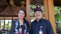 Foto: Dirtek PDAM Direktur Tekhnik PDAM Tirta Mangutama, Wayan Suyasa (kanan) bersama Direktur Umum Ida Ayu Eka Dewi Wijaya. Foto: ist Foto: Dirtek PDAM Direktur Tekhnik PDAM Tirta Mangutama, Wayan Suyasa (kanan) bersama Direktur Umum Ida Ayu Eka Dewi Wijaya. Foto: ist